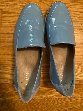 Vionic Women's Light Blue Patent Slip-On Loafers sz 6 new without tags